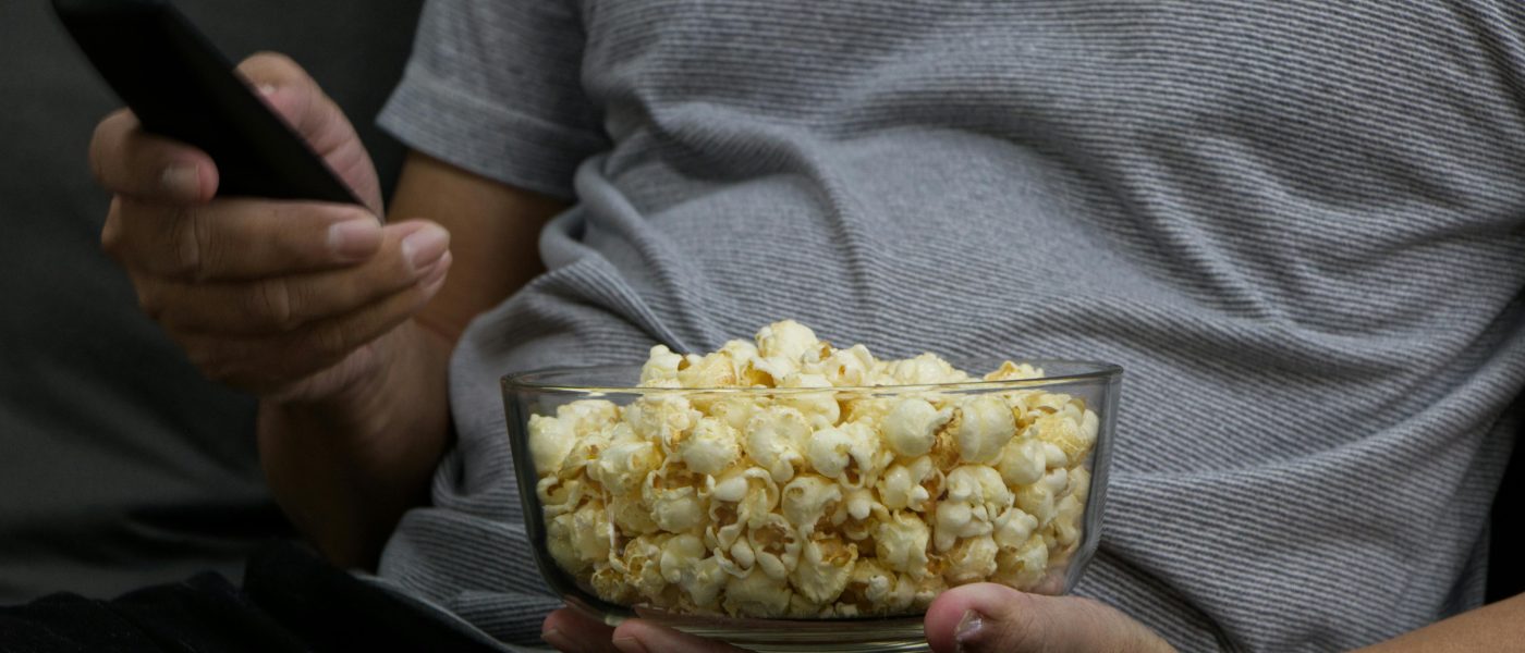 Cele mai bune filme de pe Netflix în 2026: ghid pe genuri și stări pentru serile tale