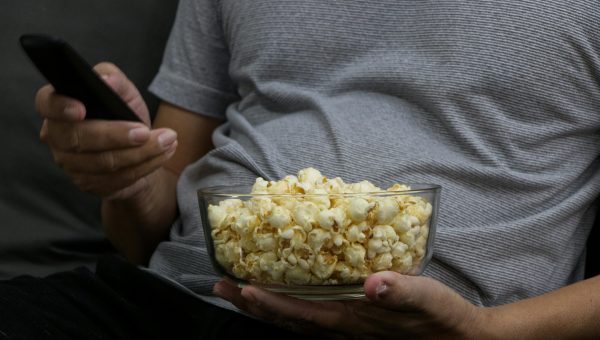 Cele mai bune filme de pe Netflix în 2026: ghid pe genuri și stări pentru serile tale