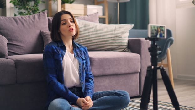 Top influenceri români 2026: cei mai urmăriți creatori de pe Instagram, TikTok și YouTube și cât câștigă din creator economy