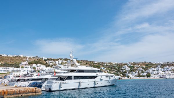 Simona Halep, surprinsă în vacanță la Mykonos alături de afaceristul Dorin Mateiu