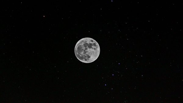 Astrele lunii iulie 2026: Luna Plină în Vărsător și schimbarea Nodurilor pe axa Leu–Vărsător