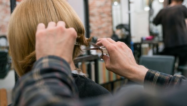 Tunsori și coafuri la modă în 2026: ce se poartă și cum o alegi pe cea potrivită