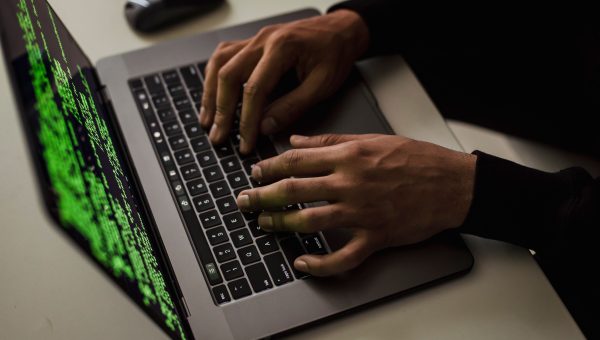 Fraude și țepe online în 2026: cele mai frecvente și cum te ferești